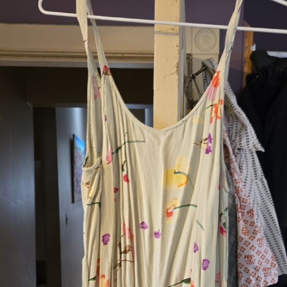 Dresses & Skirts - Floral Sleeveless Dress